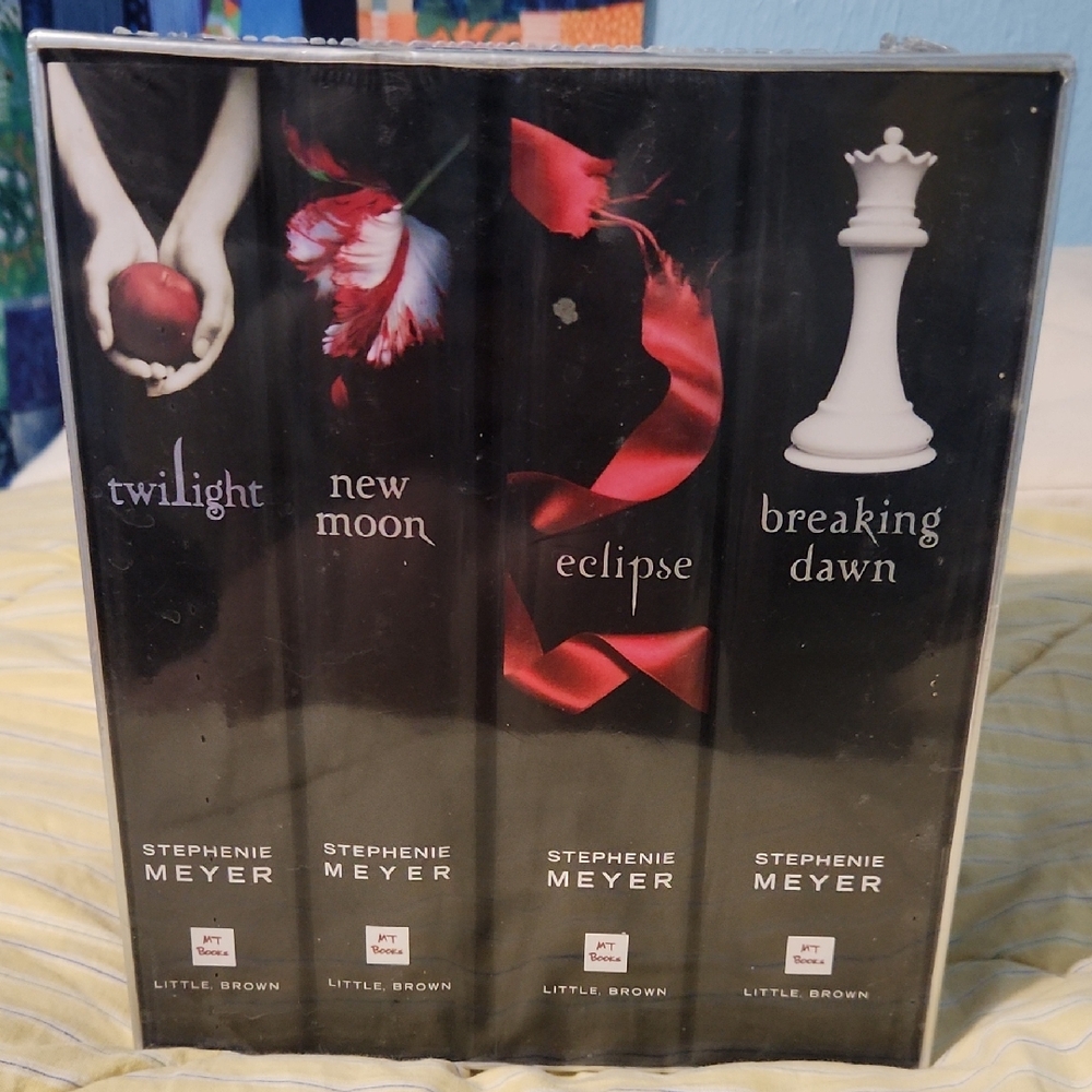 Little, Brown Twilight Saga Complete Book Set - Black